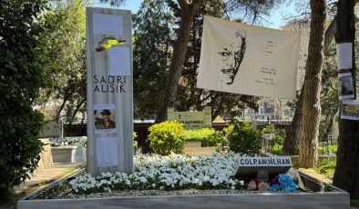 Sadri Alışık kabri başında anıldı