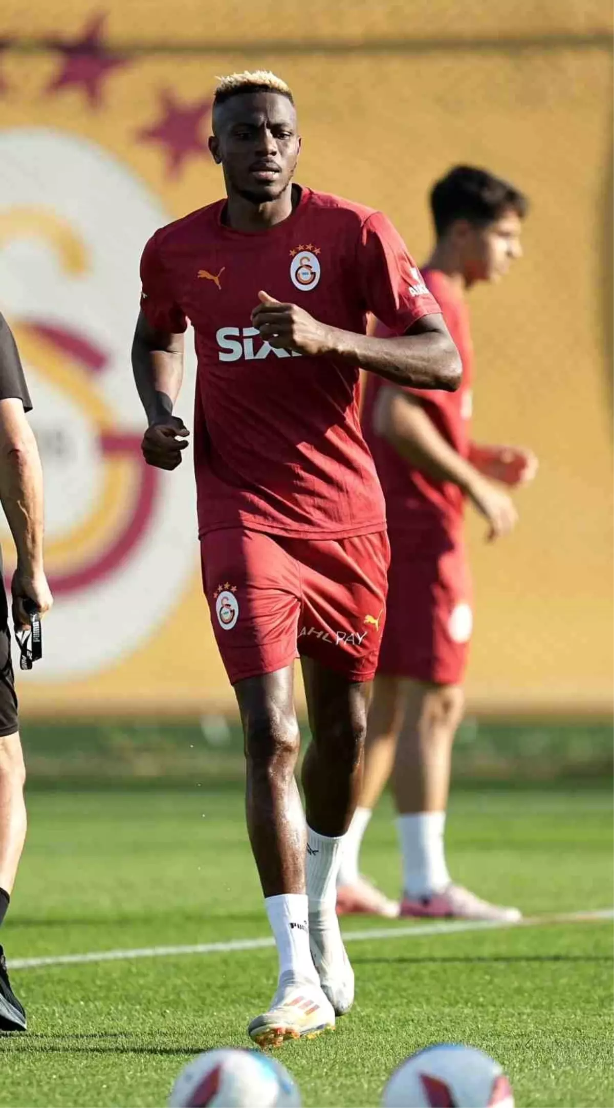 Galatasaray Osimhen ile Antrenmana Çıktı