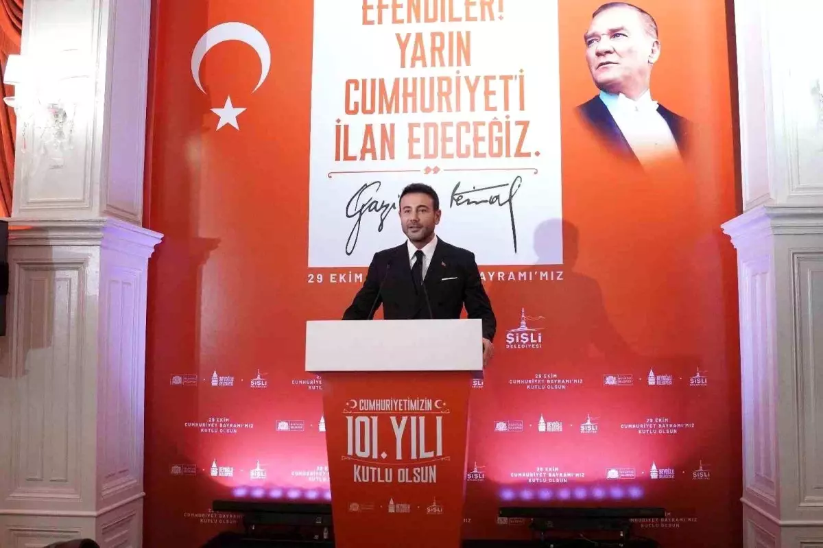 Cumhuriyet’in 101. Yıl Dönümü Beyoğlu’nda Görkemle Kutlandı