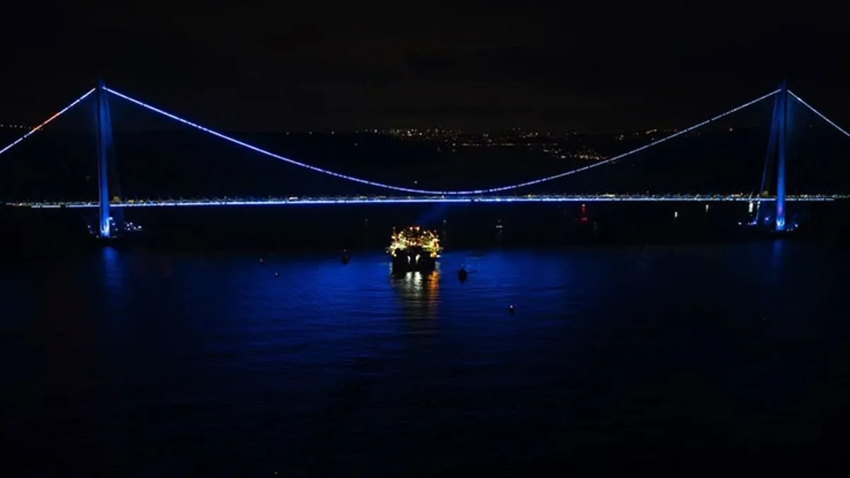 İstanbul Boğazı’nda gemi trafiği çift yönde askıya alındı